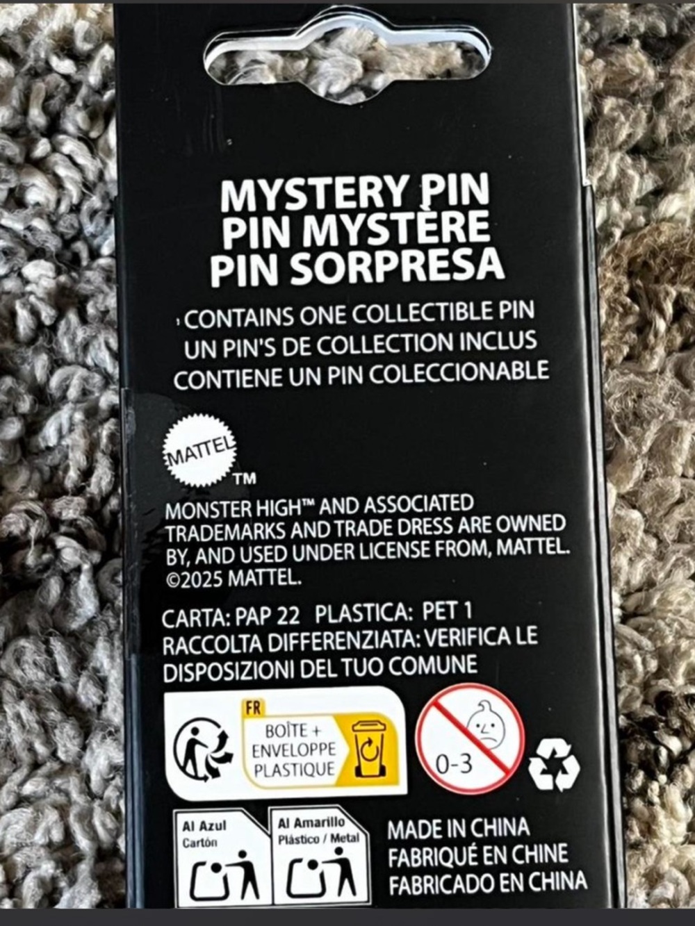 Monster High Mystery Pin Box - Picture 2 of 2